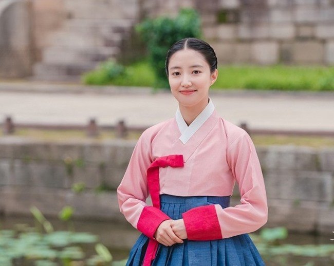 Người đẹp nổi hơn Song Hye Kyo: Hẹn hò cầu thủ amp;#34;đắtamp;#34; nhất Hàn, quá xinh khiến bố mẹ lo - 3