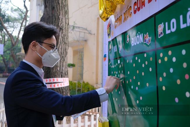 Tiết chào cờ đặc biệt của học sinh lớp 12 ở Hà Nội - 3