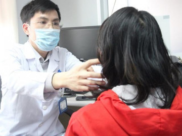 Cô gái ngứa điên đảo phải nhập viện, bác sĩ chỉ sai lầm đang "giết chết" làn da mùa lạnh