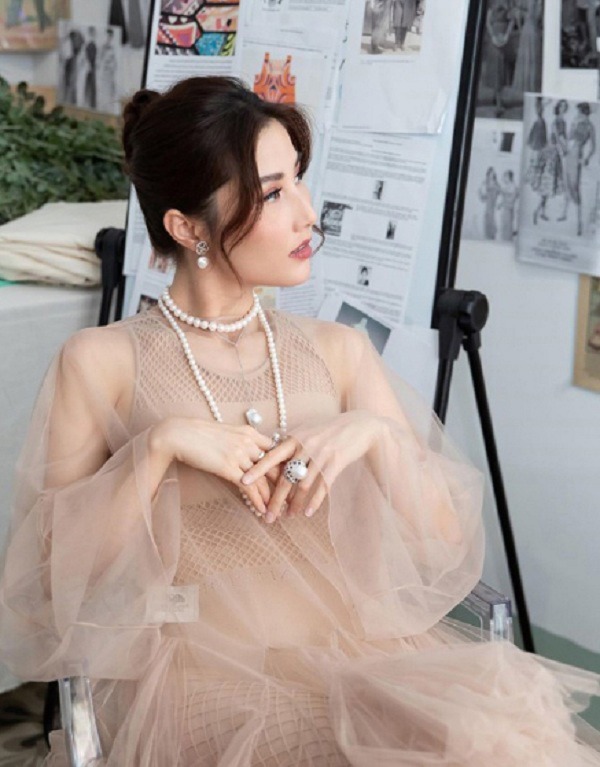 Chưa biết mặc gì mùa lễ hội, nàng lưu ngay 10 ý tưởng diện váy từ các mỹ nhân Hàn-Việt - 15