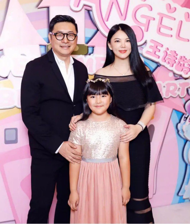 Vương Nhạc Luân cùng với con gái Vương Thi Linh là cặp đôi bố con hot trong show Bố ơi mình đi đâu thế.