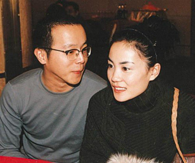 Ông từng là người chồng đầu của thiên hậu làng nhạc Vương Phi.