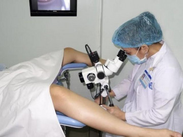 Cuống cuồng đưa con gái đi kiểm tra trinh tiết lúc nửa đêm, biết sự thật mẹ choáng váng