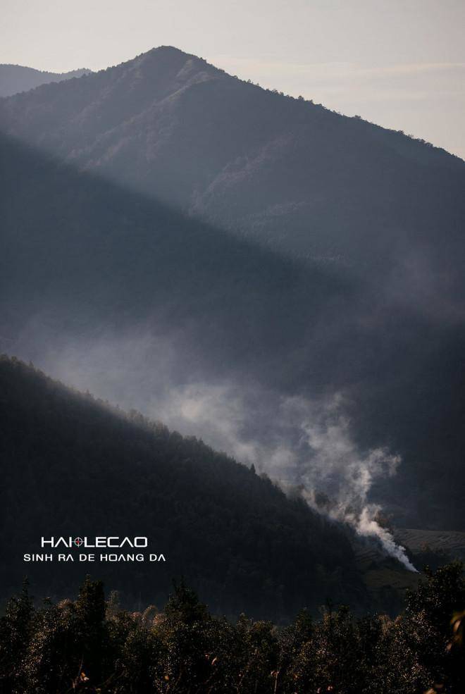 Gác lại những lo toan bộn bề nơi phố thị, thả hồn chiêm ngưỡng làn khói lam chiều nơi miền sơn cước.