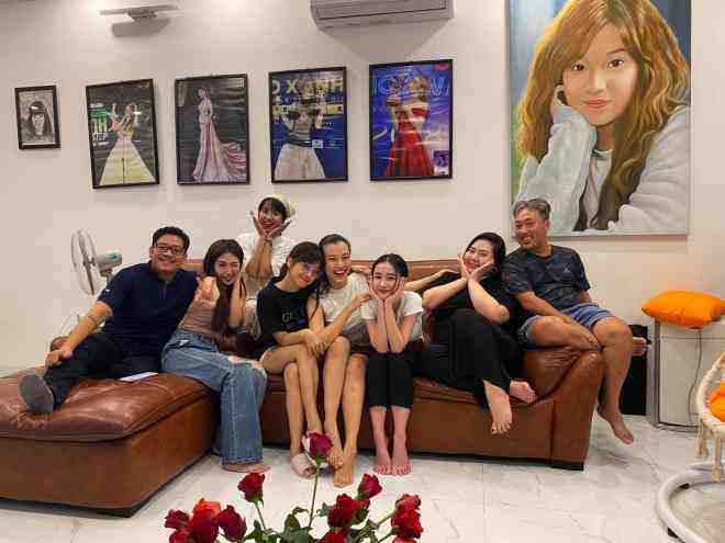 Không gian phòng khách của căn biệt thự mà Hoàng Yến thường tụ tập cùng bạn bè, đồng nghiệp ăn uống, vui chơi.