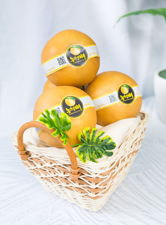 Lê Hàn Quốc quả to, tròn đều, nhẵn bóng, và chứa nhiều chất dinh dưỡng