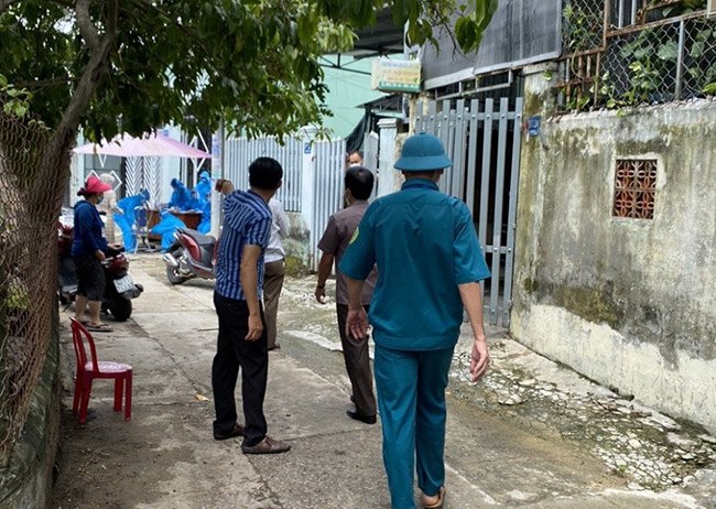 Lực lượng chức năng Tp.Đà Nẵng khẩn trương triển khai công tác phòng chống dịch Covid-19 ở các khu vực xuất hiện dịch tễ.