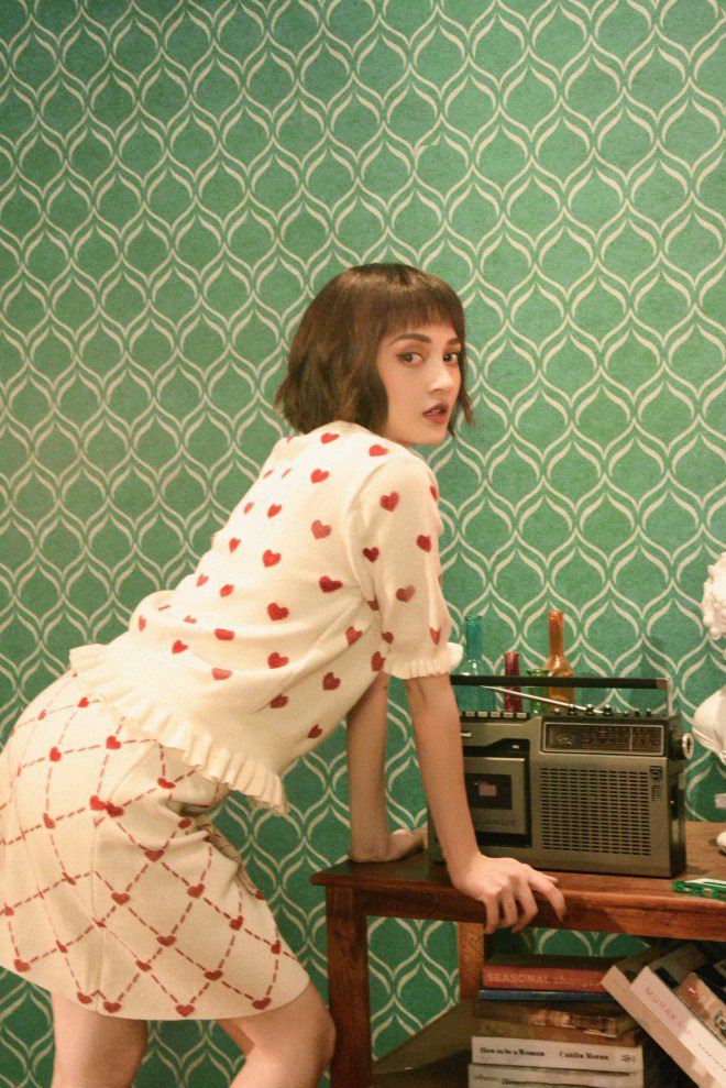 Bảo Anh cho biết cô đã bị viêm họng, nghẹt mũi nhiều ngày sau cảnh quay cháy nổ cuối MV.