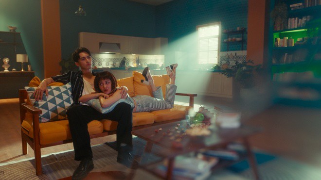 Kịch bản của MV hướng đến thông điệp: bất kỳ người phụ nữ nào cũng muốn được yêu thương, quan tâm. 