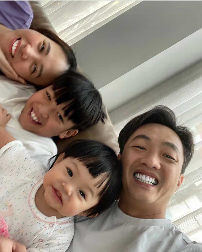 Sau hơn 2 năm kết hôn, cặp đôi có cho mình một thiên thần cực dễ thương - Suchin.