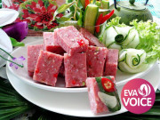 Bếp Eva - Muốn làm nem chua vừa ngon, giòn, thơm nức lại sạch, nhớ ngay 4 mẹo này!