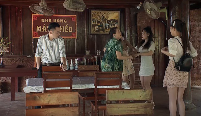 amp;#34;Tú bàamp;#34; thủ đoạn Phố Trong Làng: Bị cha mẹ từ mặt vì cưới nhầm chồng, sinh con tuổi U50 - 2