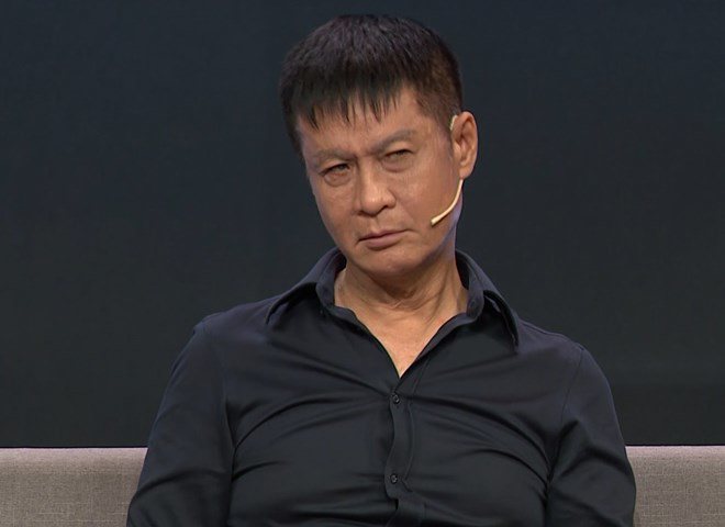 Nam đạo diễn còn cho rằng vợ bớt thông minh thì đàn ông đỡ khổ.