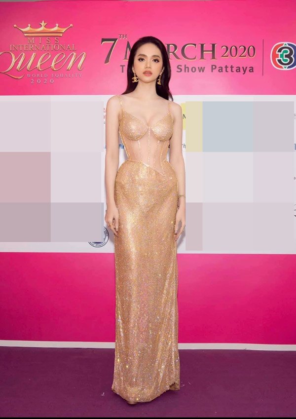 Kim Duyên cắt váy của Hương Giang để đem đến Miss Universe 2021 - 6