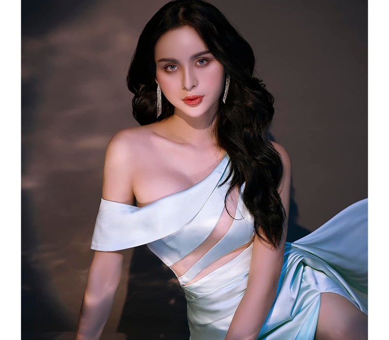 Không phải là gương mặt xa lạ, Tường Vi được biết đến với ngôi vị Á hậu và được đánh giá là cô gái đẹp nhất tại cuộc thi Hoa hậu chuyển giới Việt Nam 2020.
