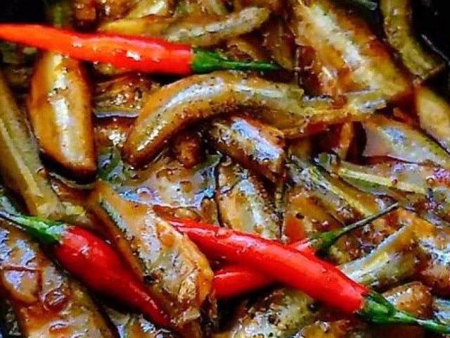 Thưởng thức cá lòng tong – rau suối, đặc sản của thác Đá Hàn