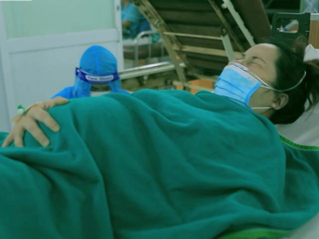 Người chồng của sản phụ qua đời vì COVID-19 trong Ranh Giới: Vợ vẫn quẩn quanh bên cha con tôi