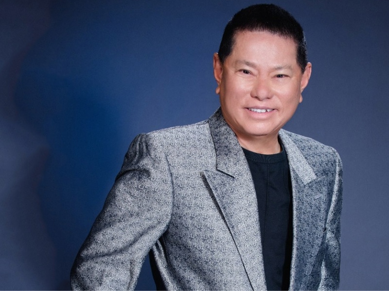 Hoàng Kiều (SN 1944) là một doanh nhân người Mỹ gốc Việt. Năm 2020, ông nằm trong Top 400 tỷ phú giàu nhất nước Mỹ (theo công bố của Tạp chí Forbers) với khối tài sản 2,8 tỷ USD.
