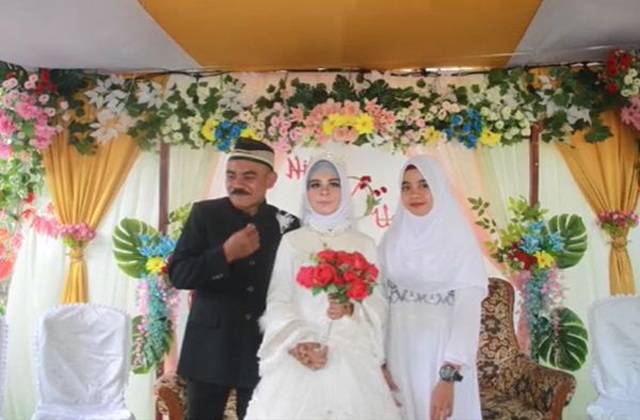 Cô dâu 20 tuổi cưới chú rể 53 tuổi, con riêng của chồng là bạn thân nhất của vợ - 2