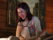 Làm vợ - 3 năm sau khi chồng qua đời, mẹ chồng đưa cho một thứ khiến tôi khóc cạn nước mắt