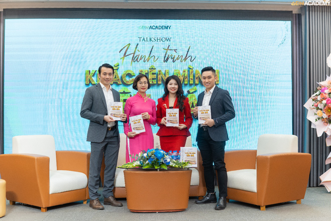 Sự kiện ra mắt sách “Hành trình khắc tên mình lên đá”