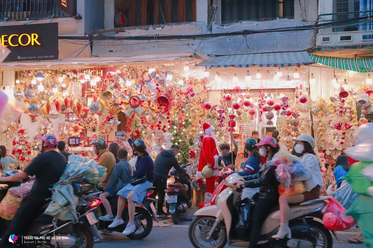 Tại Việt Nam, Giáng sinh được coi là một dịp lễ hội được nhiều người mong chờ.