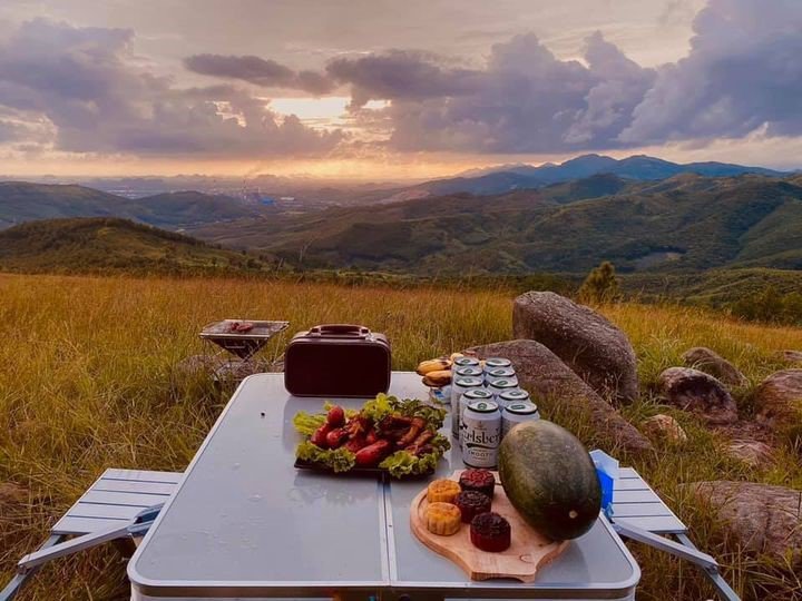 Hoàng hôn siêu lãng mạn trên đỉnh Phượng Hoàng (FB Nguyễn Minh Chính)