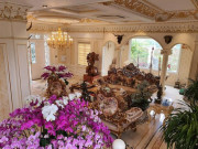 Tin tức - Đại gia Hải Dương sở hữu biệt thự dát vàng và lâu đài 230 tỷ "gây choáng"