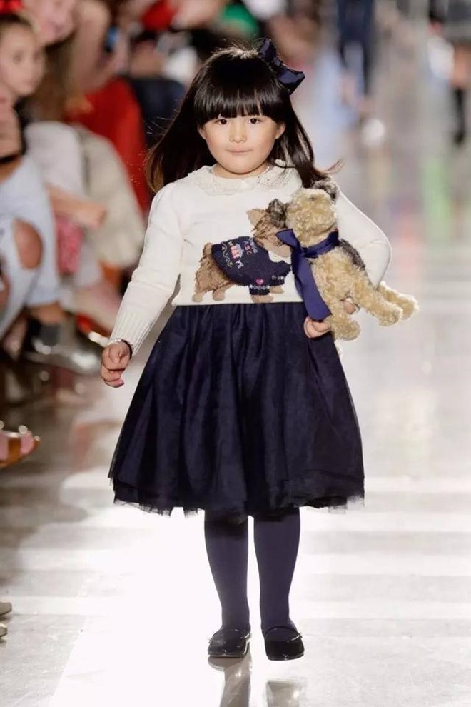 Vương Thi Linh là cô bé rất hot khi tham gia show Bố ơi mình đi đâu thế.