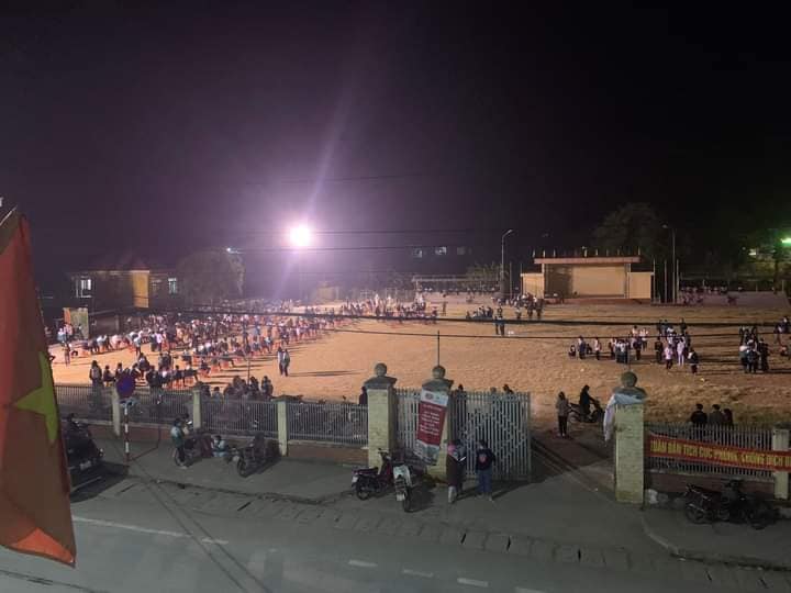 Xét nghiệm hơn 1.500 học sinh và giáo viên trường THPT Kỳ Sơn.