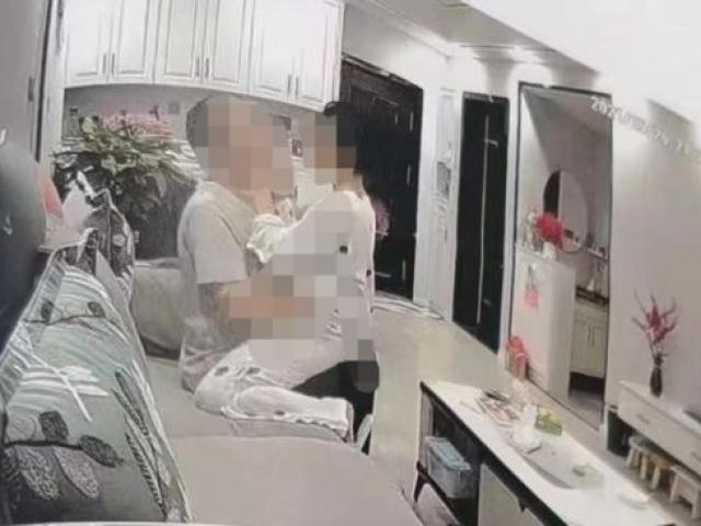 Đi công tác lo cho vợ nên lắp camera, chồng sững sờ phát hiện bí mật vợ giấu 7 năm