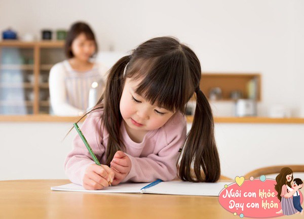 Những đứa trẻ có não phải phát triển thường có trí nhớ tốt, chẳng hạn có thể nhớ được những chuyện khi rất nhỏ hoặc học thuộc lòng nhanh các bài thơ yêu thích.