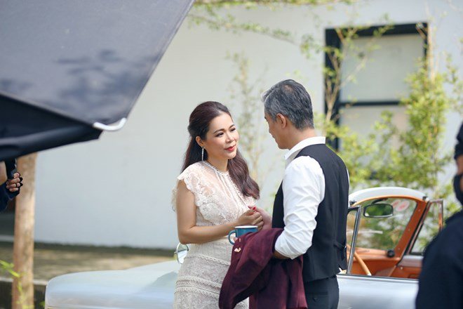 Mỹ Lệ cho biết dù bận rộn với công việc song nữ ca sĩ vẫn theo dõi tin tức hằng ngày, đặc biệt là ở thị trường giải trí.