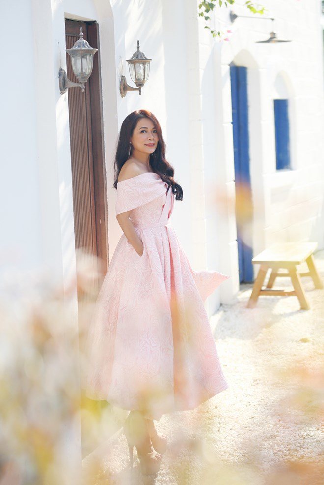 Theo tiết lộ của Mỹ Lệ, bài hát có tựa đề ban đầu là Tan bao giấc mơ 2. Đây được xem là ca khúc nối tiếp bản hit từng làm nên tên tuổi của giọng ca 7X cách đây 20 năm.