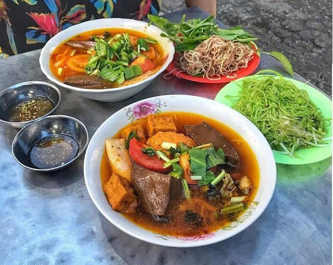 Gánh bún 40 năm khiến vạn người mê bằng công thức bí mật, giá đắt mà khách nườm nượp - 4