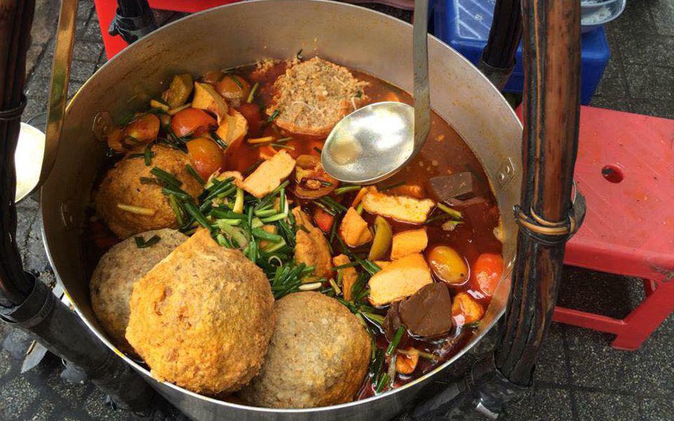 Gánh bún 40 năm khiến vạn người mê bằng công thức bí mật, giá đắt mà khách nườm nượp - 3