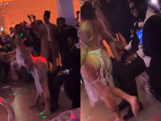 Tin tức - Cô dâu mặc đồ hở toàn bộ phía sau, "ưỡn ẹo" nhảy múa trước mặt quan khách gây phẫn nộ