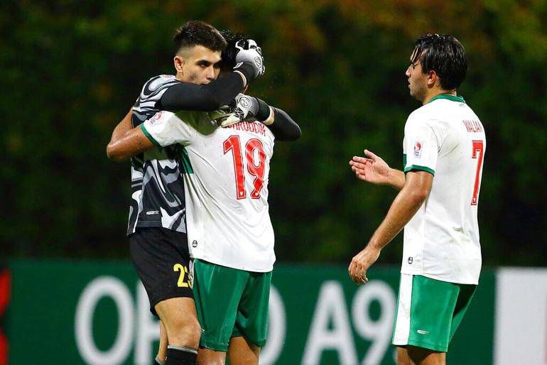 Cầu thủ đội tuyển Indonesia vui mừng sau khi cầm hòa Việt Nam. Ảnh: Dân Trí.