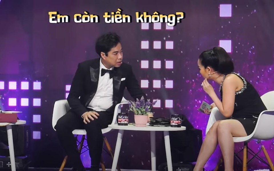 Nam danh ca cũng nói về tình hình tài chính và việc mượn tiền Võ Hạ Trâm.