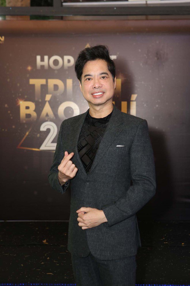 Từng cho biết đã cạn sạch tiền nhưng giờ Ngọc Sơn đã chạy show trở lại và vui vì kiếm được tiền để giúp các hoàn cảnh khó khăn.