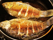 Bếp Eva - Dù rán loại cá nào, nhớ phết thứ này lên cá, đảm bảo da vàng giòn không vỡ nát