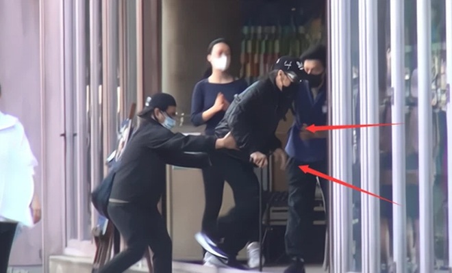 Tạ Hiền xuất hiện với một cây đen.