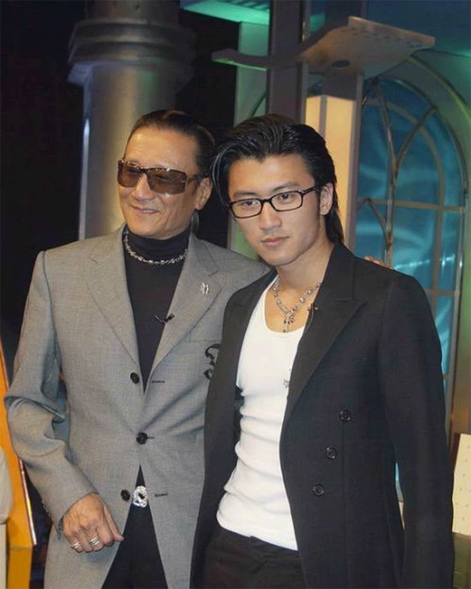 Tạ Đình Phong rất lo cho sức khỏe của bố đẻ.