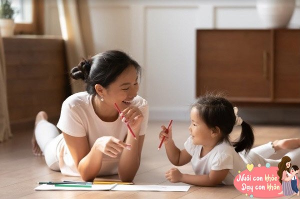 Nhiều trẻ nhỏ sớm bộc lộ khả năng của mình trong quá trình sinh hoạt, học tập cùng với bạn bè. Có thể dễ dàng nhận thấy những đứa trẻ thông minh thường nổi bất, có khả năng lãnh đạo.