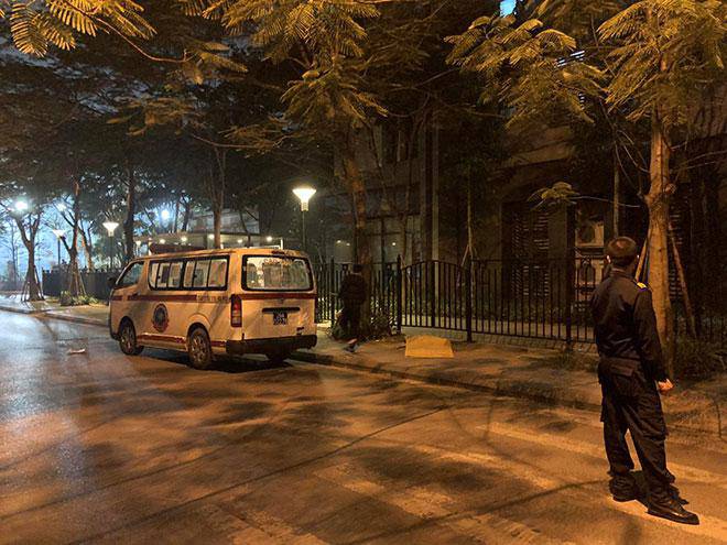 Xe cứu thương đến hiện trường