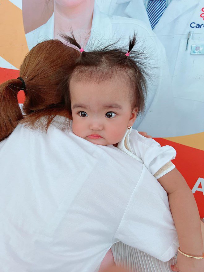 Bộc lộ sự hài hước nhưng với gương mặt bầu bĩnh cùng đôi mắt to tròn, Minnie vẫn khiến nhiều người “tan chảy”.