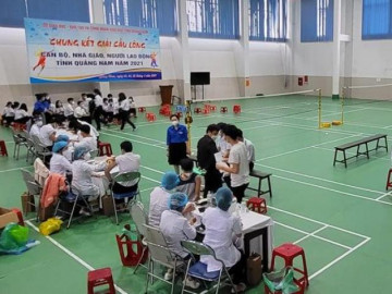 Một học sinh ở Quảng Nam tiêm liên tiếp 2 mũi vắc xin phòng COVID-19
