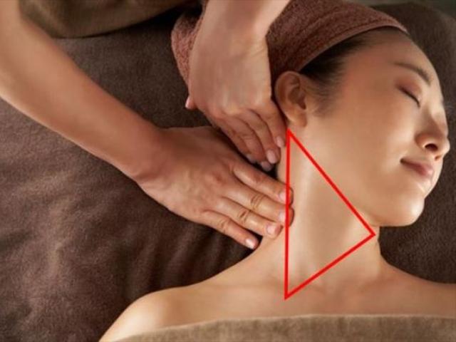 Massage giúp thư giãn nhưng cấm kị xoa bóp vùng tam giác chết này trên cơ thể kẻo đột quỵ