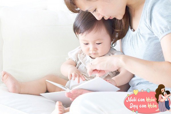 Đọc sách cùng con là một trong những phương pháp hiệu quả giúp trẻ cải thiện ngôn ngữ và trí thông minh.