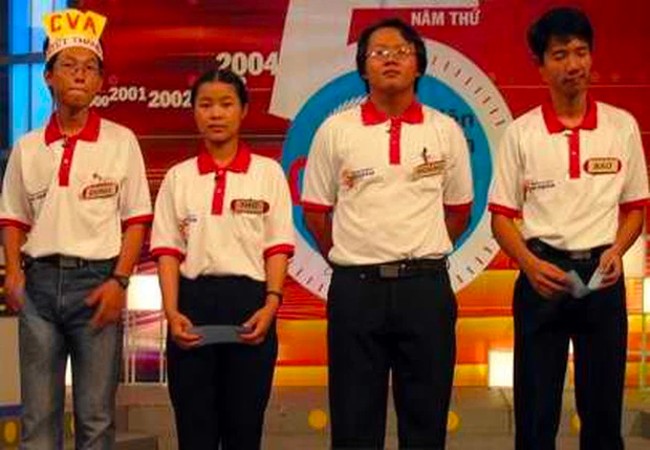 Nguyễn Nguyễn Thái Bảo (phải ngoài cùng) trong trận chung kết năm thứ 5